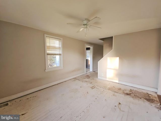 18 REGIONAL DR, Carneys Point, NJ 08069