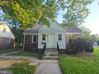 18 REGIONAL DR, Carneys Point, NJ 08069