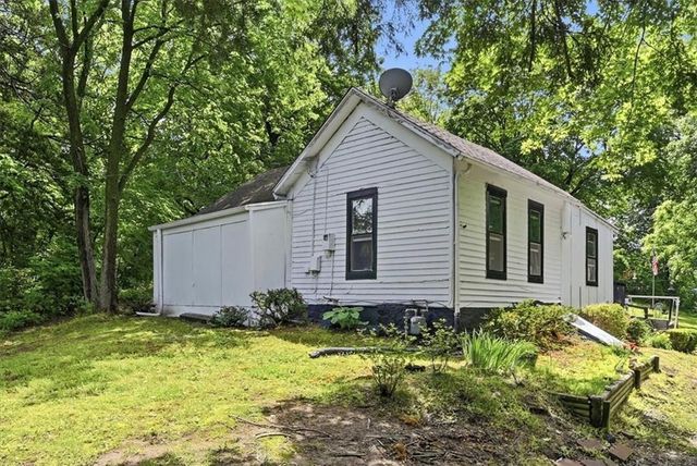 6910 Donahoo Road, Kansas City, KS 66104