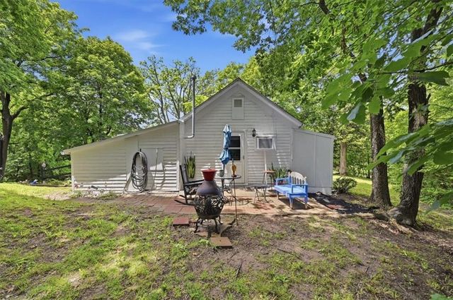 6910 Donahoo Road, Kansas City, KS 66104