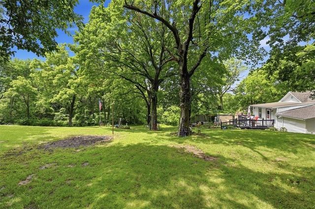 6910 Donahoo Road, Kansas City, KS 66104