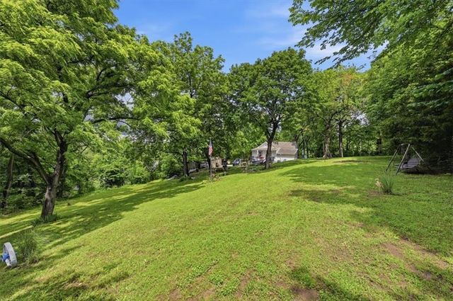 6910 Donahoo Road, Kansas City, KS 66104