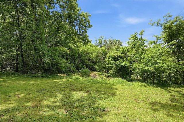 6910 Donahoo Road, Kansas City, KS 66104