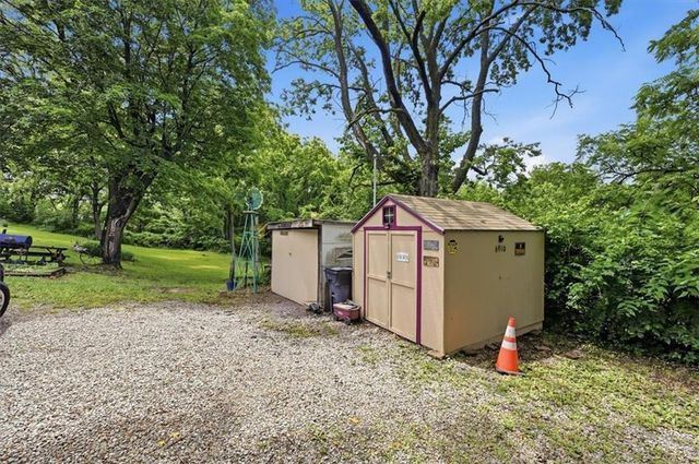 6910 Donahoo Road, Kansas City, KS 66104