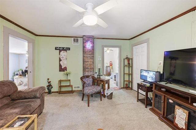 6910 Donahoo Road, Kansas City, KS 66104