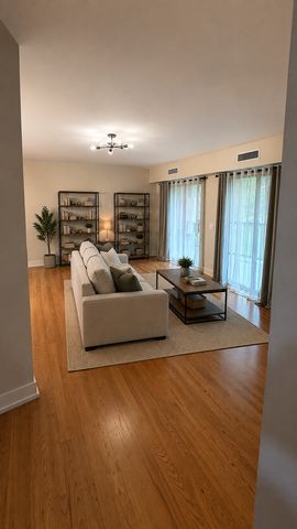 1515 E Central Road 258A, Arlington Heights, IL 60005