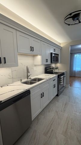 1515 E Central Road 258A, Arlington Heights, IL 60005