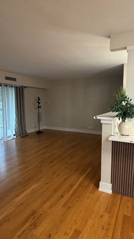 1515 E Central Road 258A, Arlington Heights, IL 60005