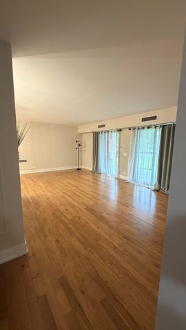 1515 E Central Road 258A, Arlington Heights, IL 60005
