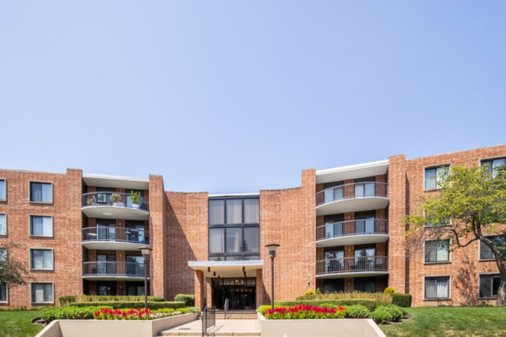 1515 E Central Road 258A, Arlington Heights, IL 60005
