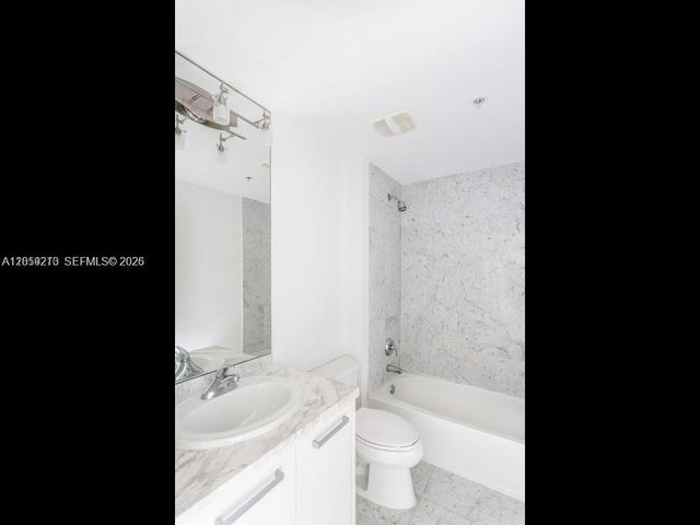 244 Biscayne Blvd 1002, Miami, FL 33132