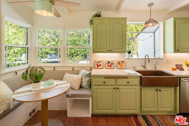 13905 Valley Vista Boulevard, Sherman Oaks, CA 91423