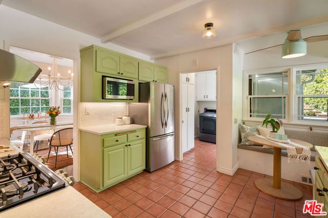 13905 Valley Vista Boulevard, Sherman Oaks, CA 91423