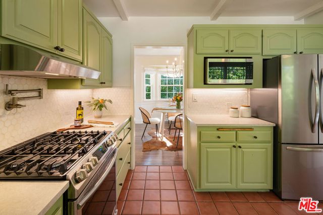 13905 Valley Vista Boulevard, Sherman Oaks, CA 91423