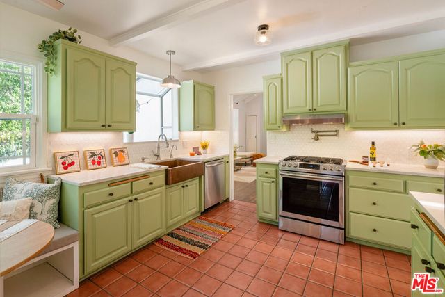 13905 Valley Vista Boulevard, Sherman Oaks, CA 91423