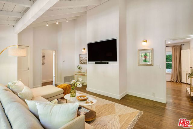 13905 Valley Vista Boulevard, Sherman Oaks, CA 91423