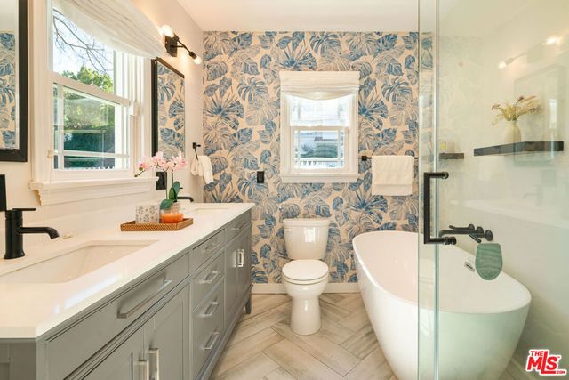 13905 Valley Vista Boulevard, Sherman Oaks, CA 91423