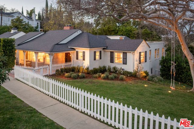 13905 Valley Vista Boulevard, Sherman Oaks, CA 91423