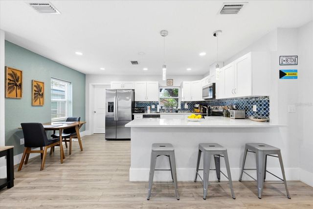 2584 14TH AVENUE S, St Petersburg, FL 33712