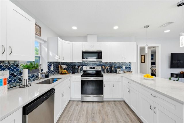 2584 14TH AVENUE S, St Petersburg, FL 33712