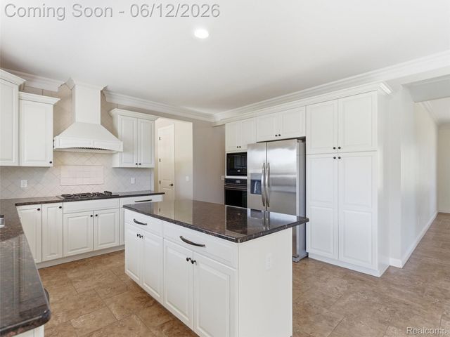 16348 Via Montella, Macomb Township, MI 48042