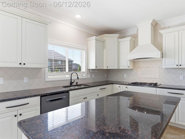 16348 Via Montella, Macomb Township, MI 48042