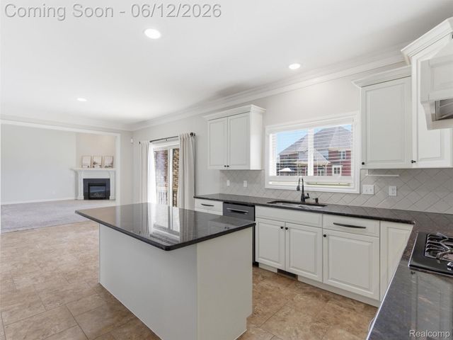 16348 Via Montella, Macomb Township, MI 48042