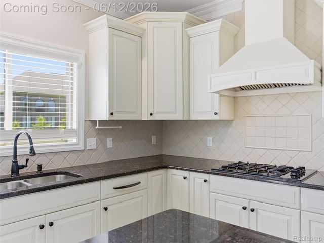 16348 Via Montella, Macomb Township, MI 48042