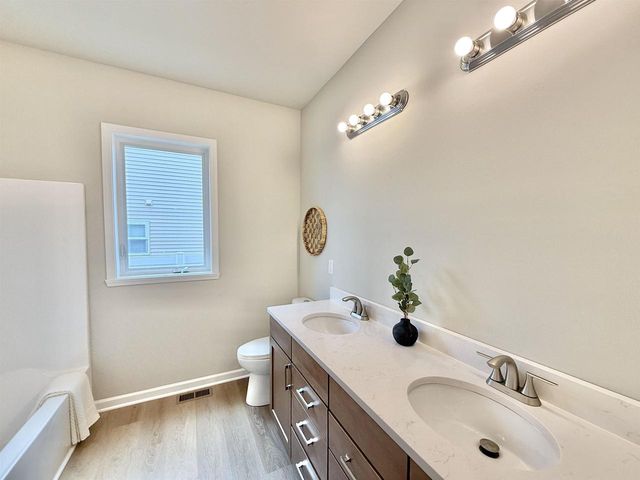 951 Journey Hills Road, Milton, WI 53563