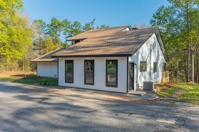 2787 Lake Silver Road, Crestview, FL 32536