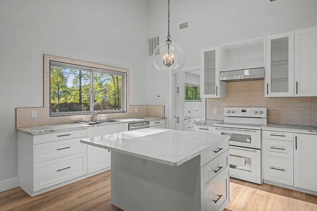 2787 Lake Silver Road, Crestview, FL 32536