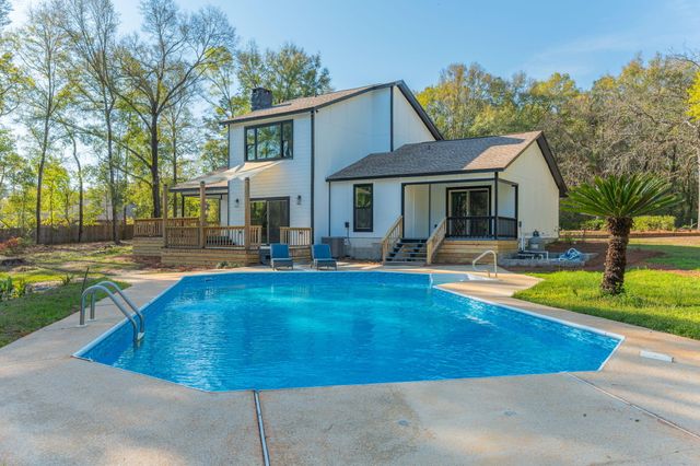 2787 Lake Silver Road, Crestview, FL 32536