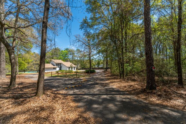 2787 Lake Silver Road, Crestview, FL 32536