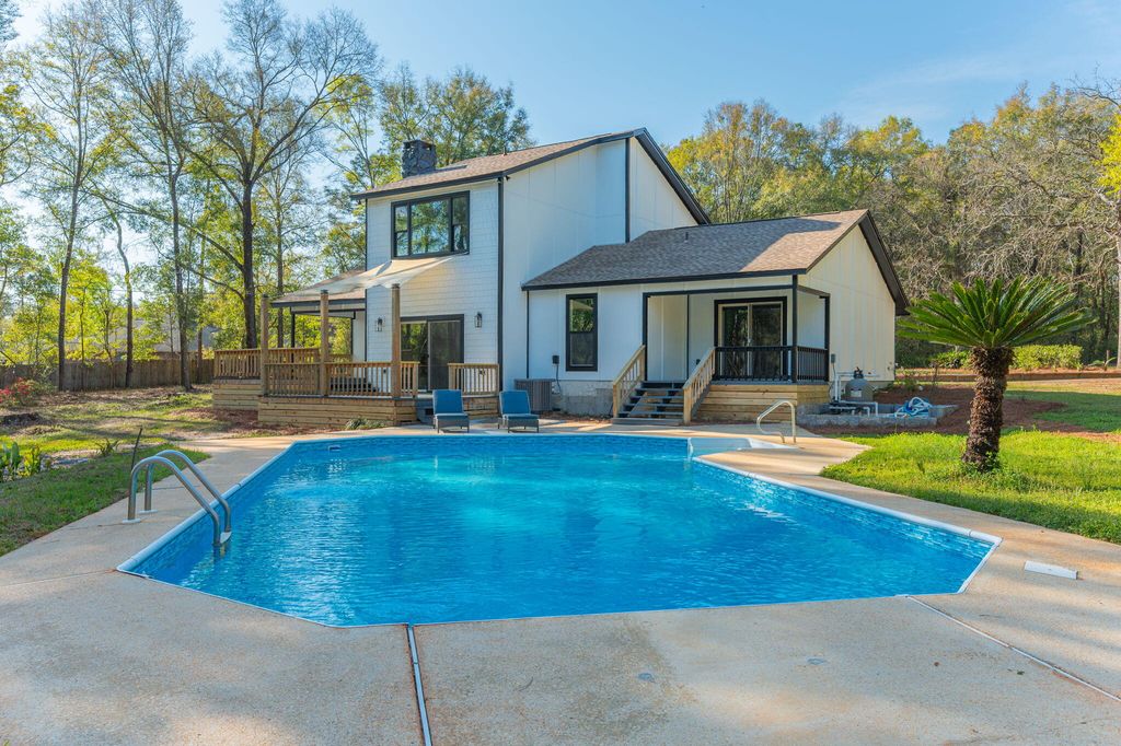 2787 Lake Silver Road, Crestview, FL 32536