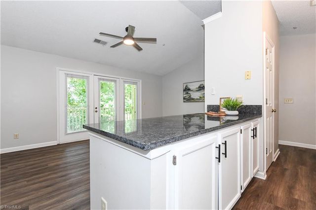 5934 W Friendly Avenue K, Greensboro, NC 27410