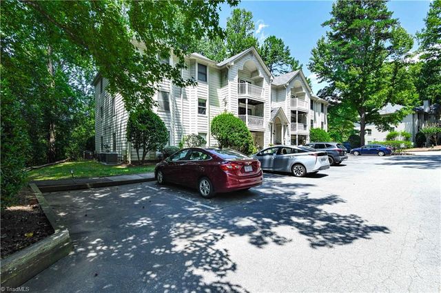 5934 W Friendly Avenue K, Greensboro, NC 27410