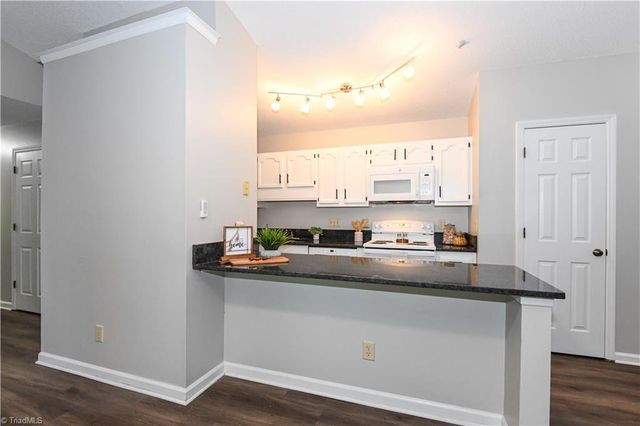 5934 W Friendly Avenue K, Greensboro, NC 27410
