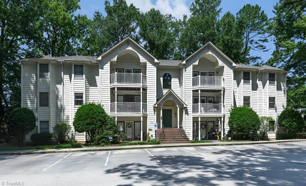 5934 W Friendly Avenue K, Greensboro, NC 27410