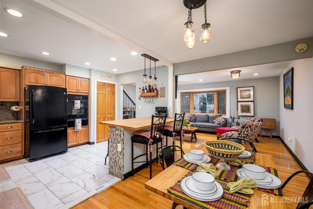 26 Desser Place, Metuchen, NJ 08840