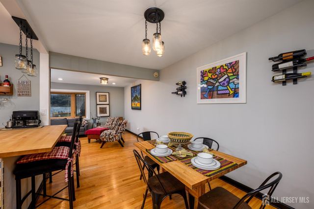 26 Desser Place, Metuchen, NJ 08840