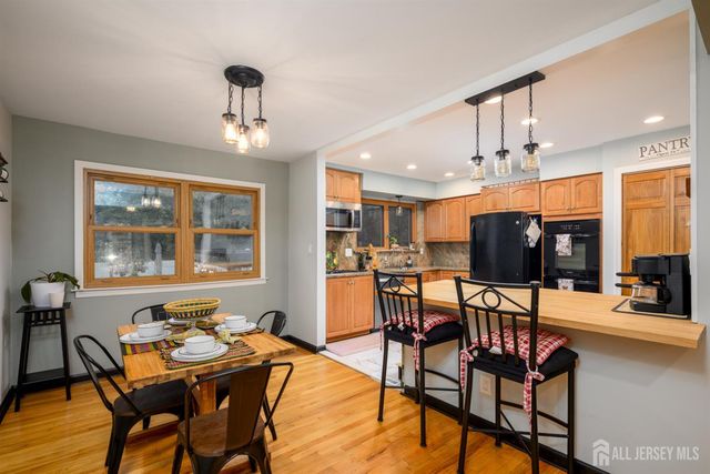 26 Desser Place, Metuchen, NJ 08840