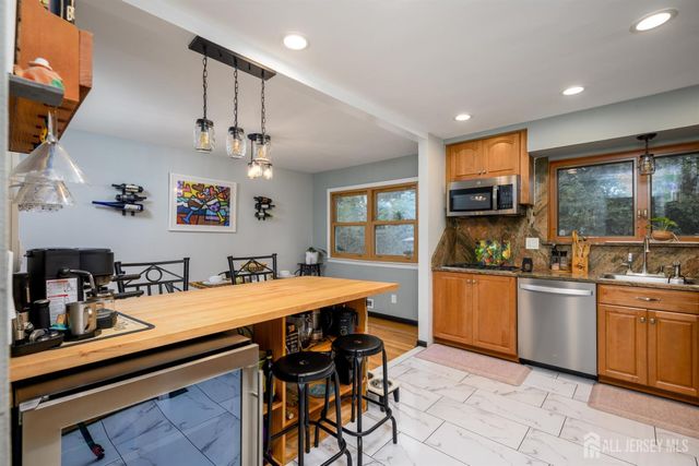 26 Desser Place, Metuchen, NJ 08840