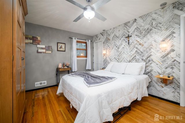 26 Desser Place, Metuchen, NJ 08840