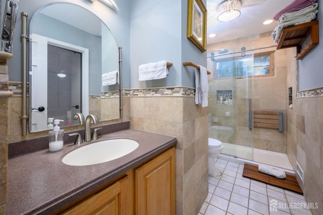26 Desser Place, Metuchen, NJ 08840