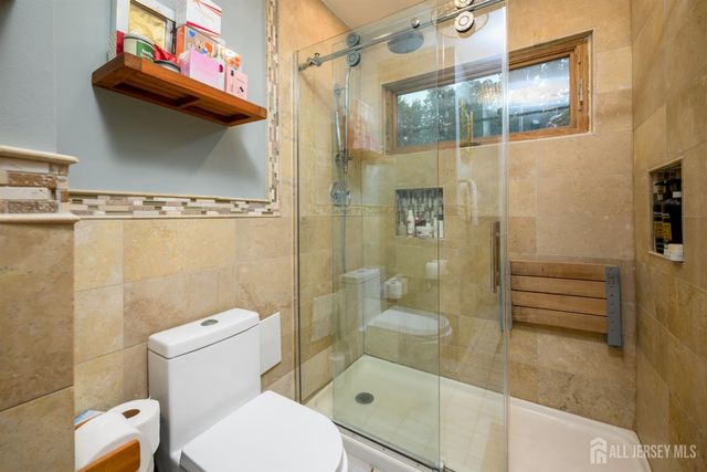 26 Desser Place, Metuchen, NJ 08840