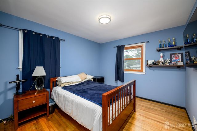 26 Desser Place, Metuchen, NJ 08840