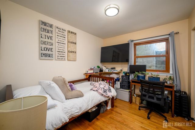 26 Desser Place, Metuchen, NJ 08840