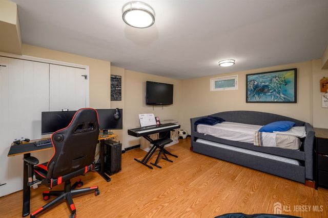 26 Desser Place, Metuchen, NJ 08840