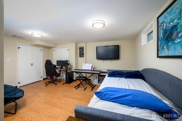 26 Desser Place, Metuchen, NJ 08840