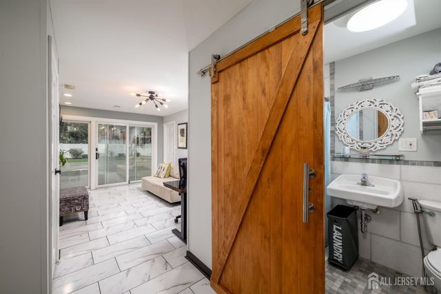 26 Desser Place, Metuchen, NJ 08840